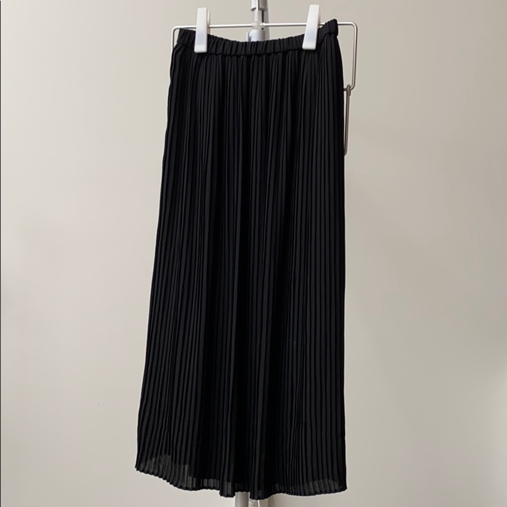 Uniqlo Pleated Skirt